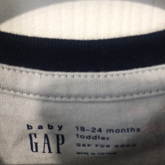 GAP - Picture 3 of 3